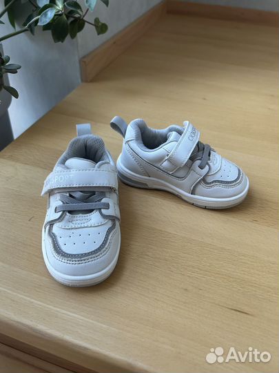Кроссовки детские