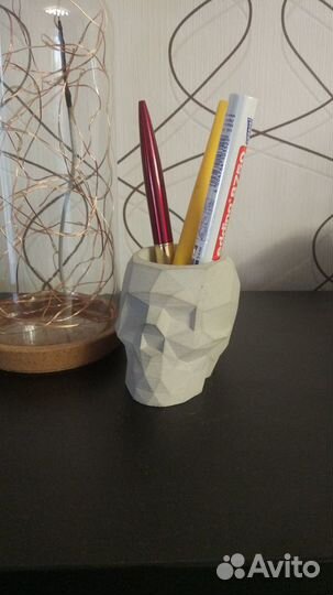 Декоративный череп из цементного раствора