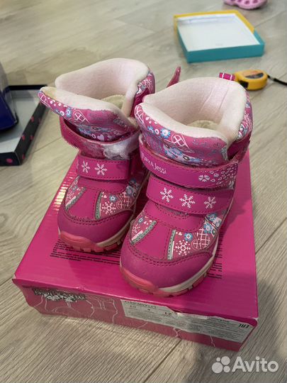 Продам детские ботинки