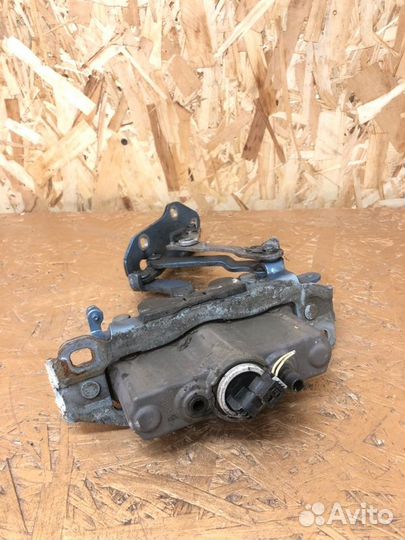 Петля капота левая Mercedes Benz E Class W212