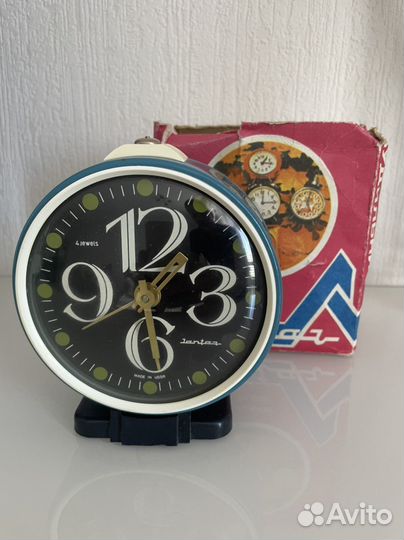 Будильник Янтарь. СССР. Новый. Экспорт