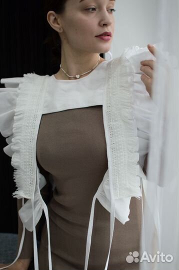 Манишка с воланами и кружевом