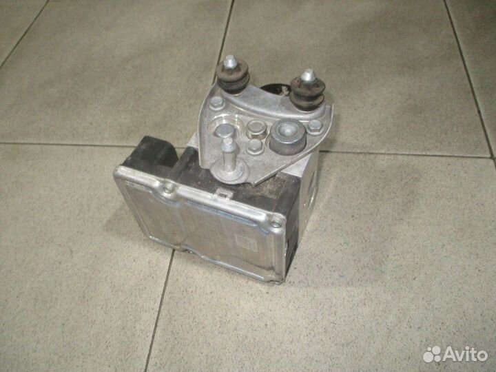 Блок ABS (насос) VW Touareg 2 (7P)