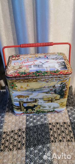 Жестяная коробка новогодняя