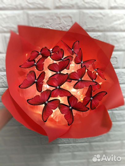 Букет из бабочек красный