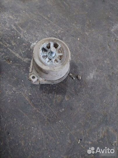 Опора двигателя правая Porsche Cayenne 955