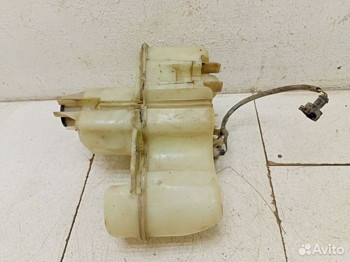 Бачок омывателя Вольво