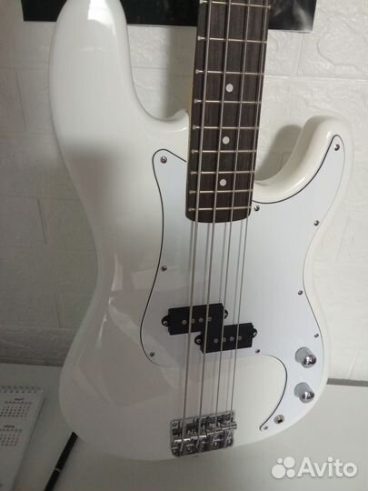 Бас гитара Presicion Bass (новая)