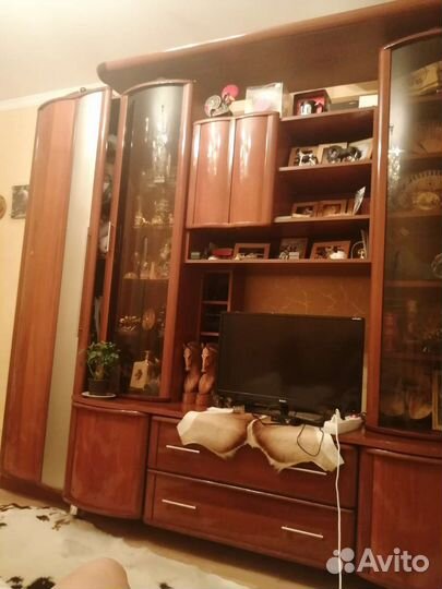 Стенка дубовая новая в гостиную