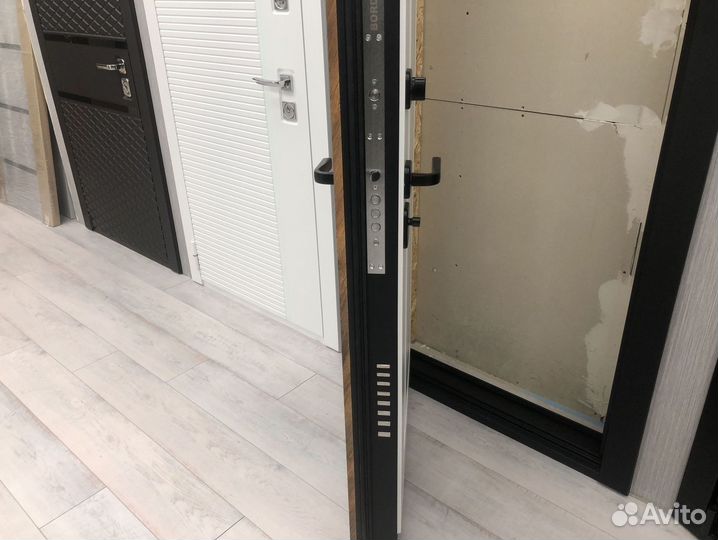 Стальная дверь