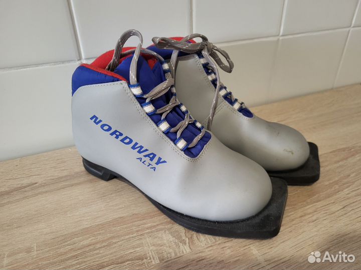 Лыжные ботинки