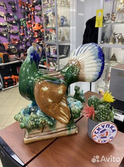 Фарфоровая статуэтка 