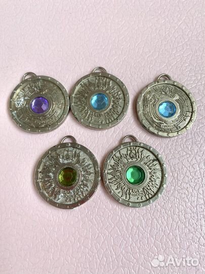 Амулеты медальоны фишки из коллекции Шрека
