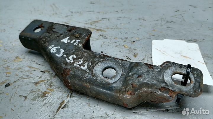 1733884 Кронштейн левый облицовки радиатора scania