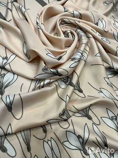 Шелковый платок шаль Valentino пудровый