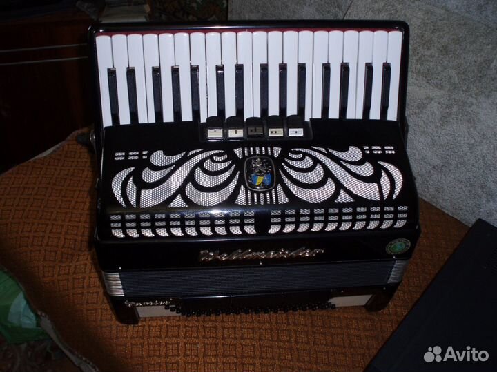 Аккордеон Weltmeister Caprice, 34/80/III/5/3