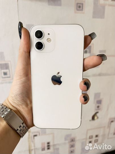 iPhone 12, 64 ГБ