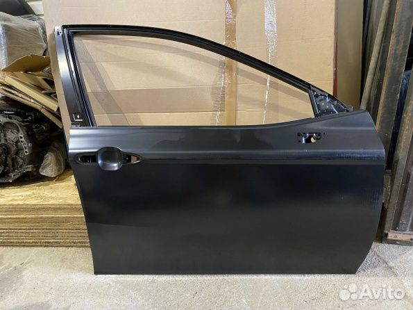 Toyota Camry 70 новый оригинал Передняя дверь