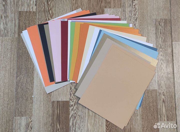 Материалы для скрапбукинга (бумага,цветы,дырокол)