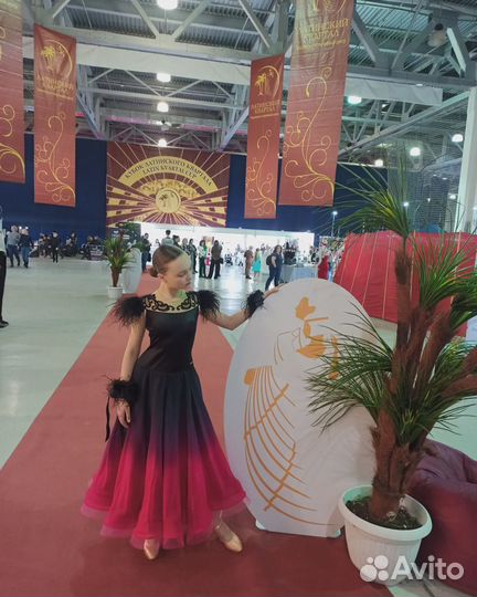 Продаю бальное платье стандарт ю1