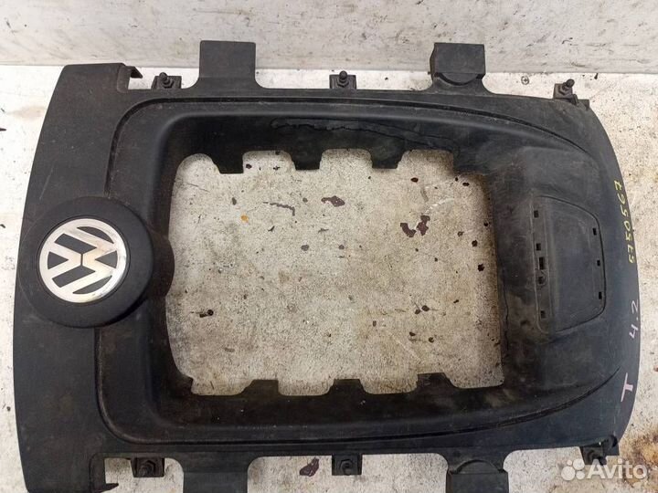 Крышка двигателя 7L6103925