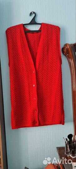 Жилет вязанный