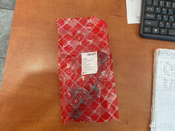 Патрубок системы охлаждения на Мерседес ом271