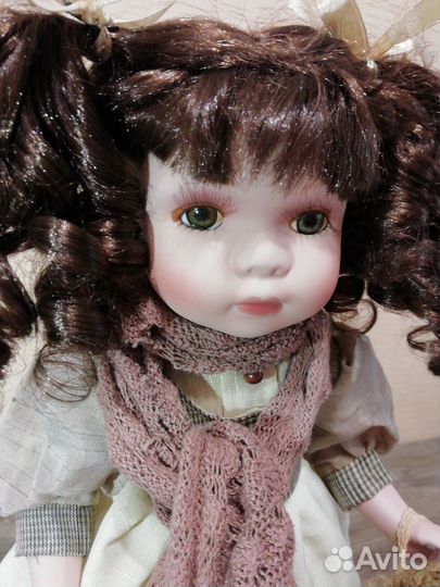 Кукла фарфоровая, 40 см