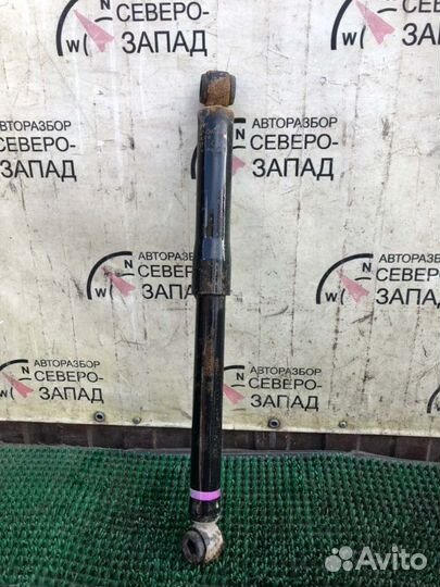 Амортизатор задний левый Toyota Hilux KUN25 2kdftv