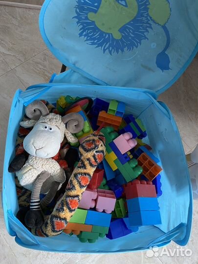 Конструктор крупный разный и кубики