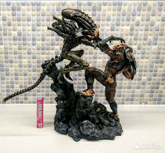 Фигурки Чужого и Хищника из фильмов