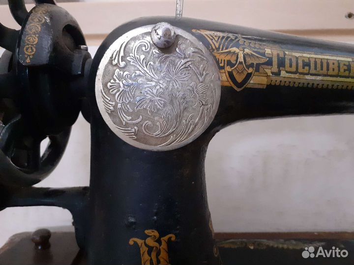 Швейная машина 