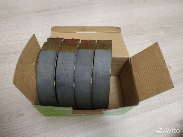 Тормозные колодки задние на Логан