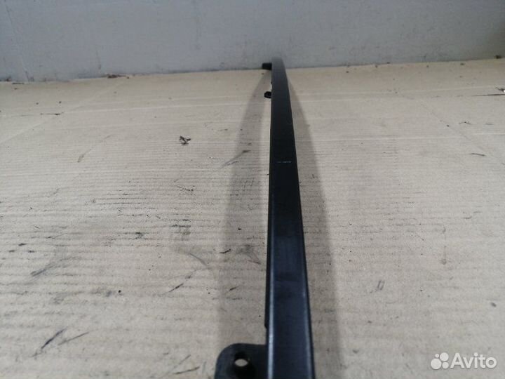 Направляющая стекла задняя правая Toyota Land