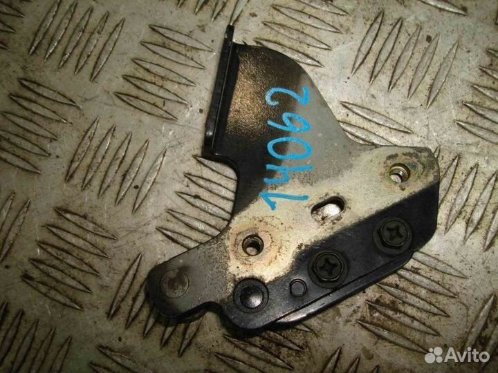 Ролик Nissan Elgrand E51 2002-2010