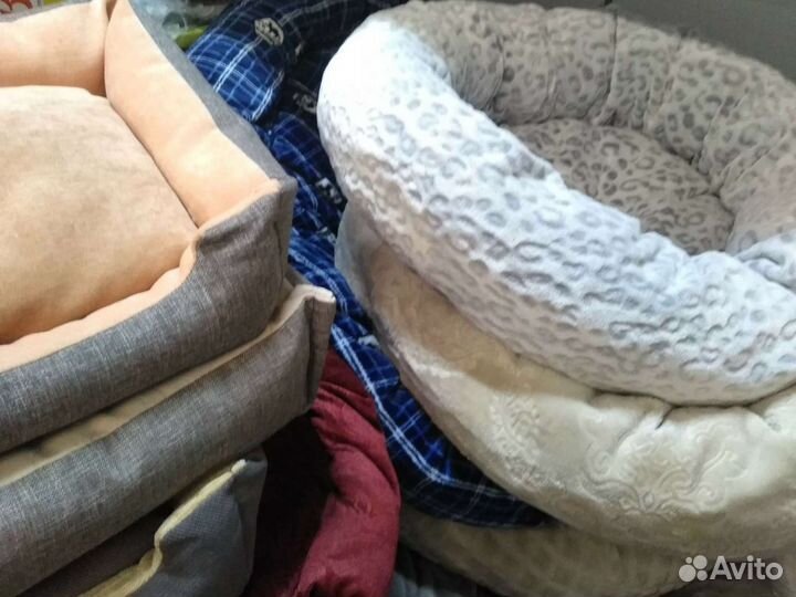 Лежанки и домики для кошек и собак