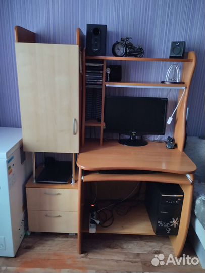 Компьютерный стол