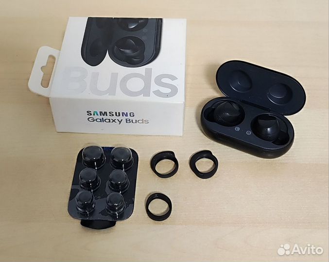 Беспроводные наушники samsung galaxy buds