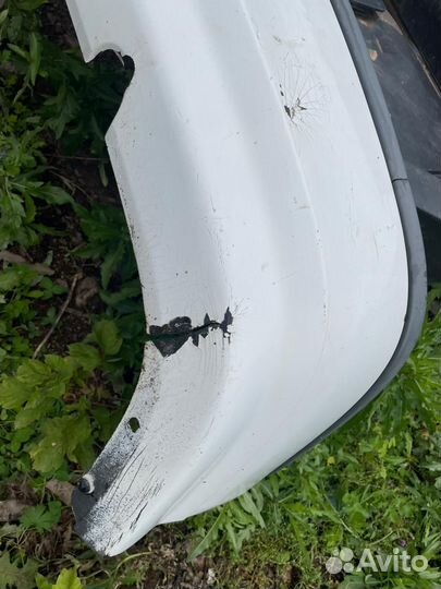 Бампер задний Nissan tino и по запчасти по мелочи