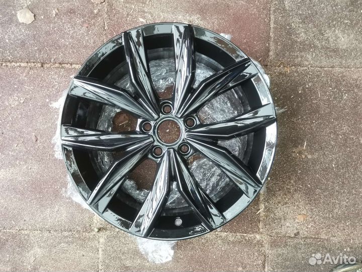 Диски R 18 Volkswagen Tiguan. 4 штуки