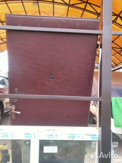 Дверь входная металлическая бу