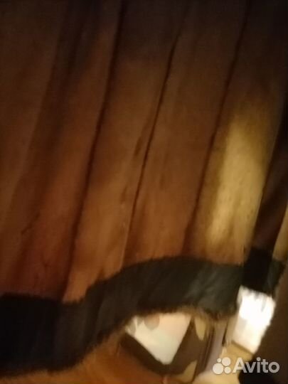 Шуба из нутрии с песцовым воротником и рукавами