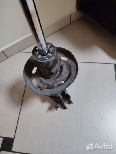 Стойка передняя правая хонда цивик 4д