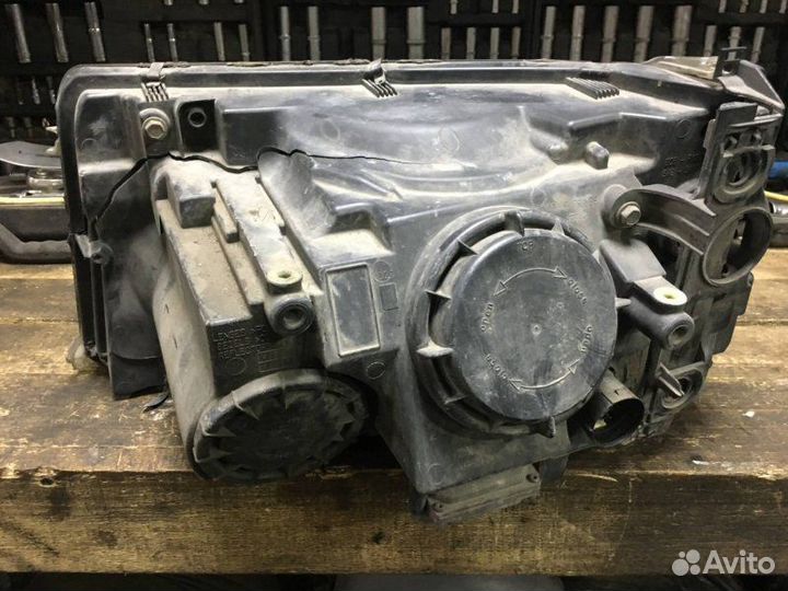 Фара ксенон правая Land Rover Range Rover Sport