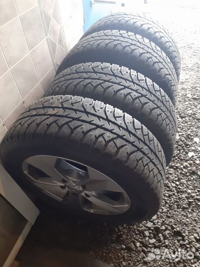 Зимняя резина bridgestone 205/60/16 на дисках