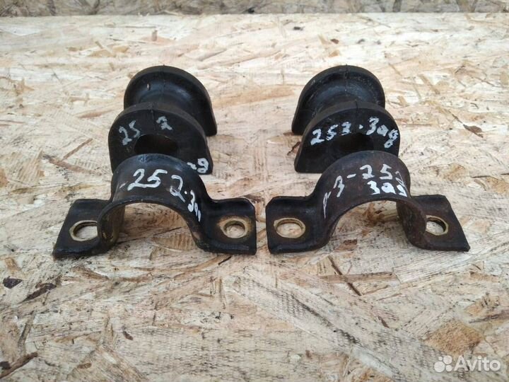 Втулка стабилизатора Mitsubishi Pajero 3 зад к-т