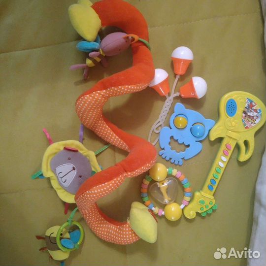 Растяжка на кровать, игрушки