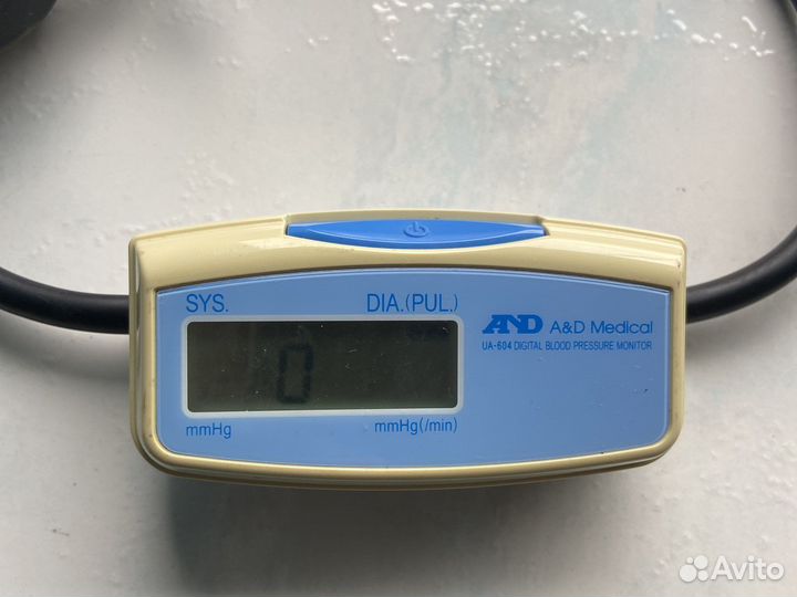 Тонометр полуавтоматический