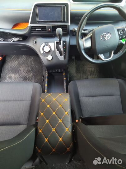 Подлокотник Toyota Sienta 2016+
