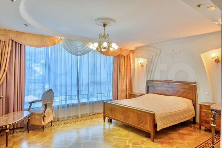 3-к. квартира, 212 м², 10/14 эт.